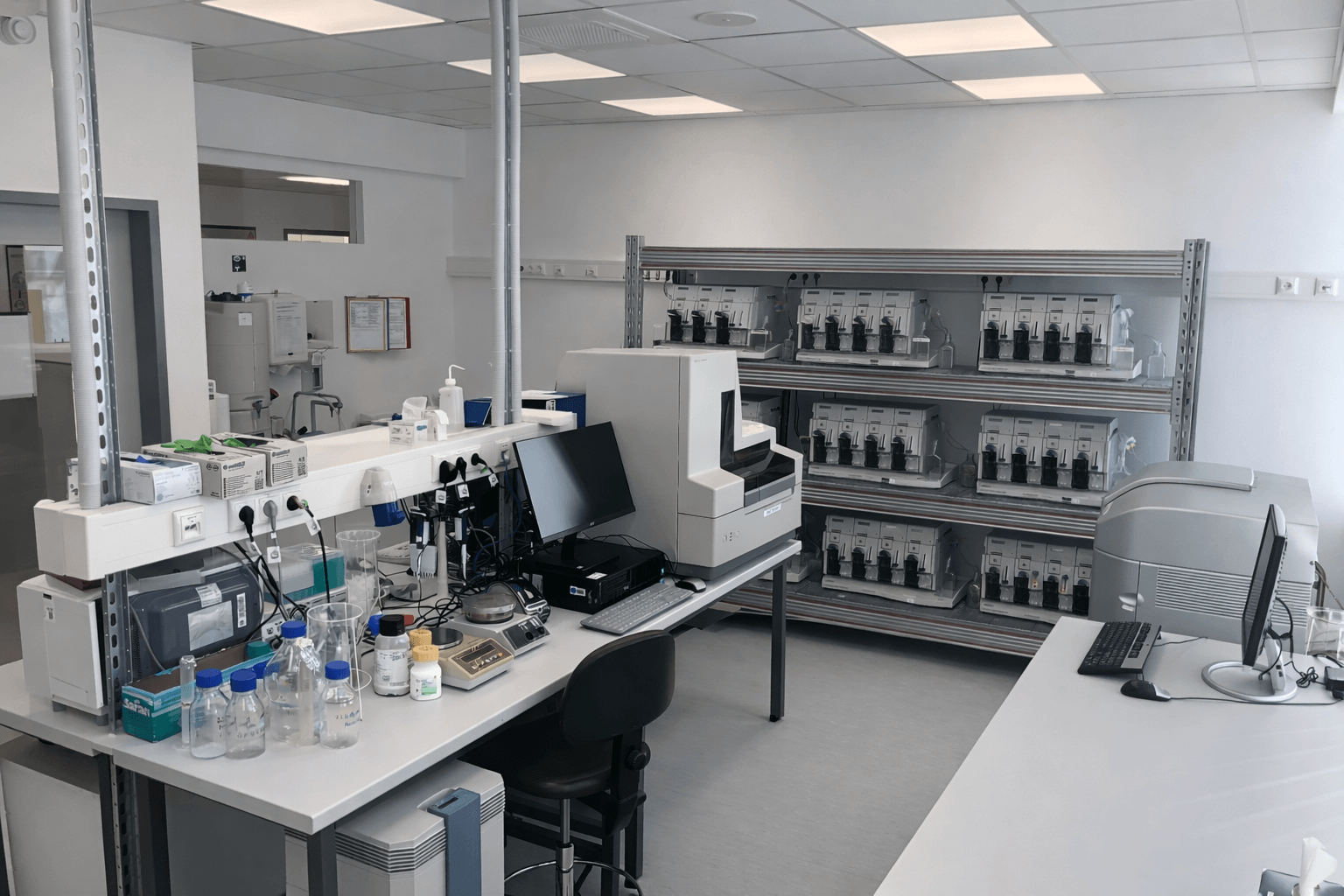 Atlas laboratory instruments